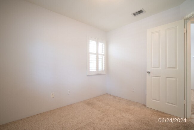Building Photo - 3 BD/2 BA Home with Enclosed Garage in Ewa Beach (Pets ok)