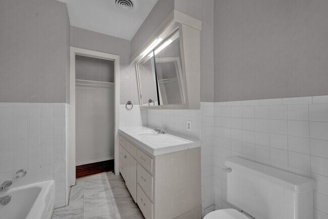 Building Photo - 3407 Janet Dr
