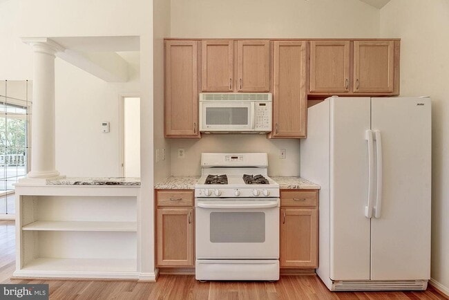 Building Photo - 10706 Symphony Way