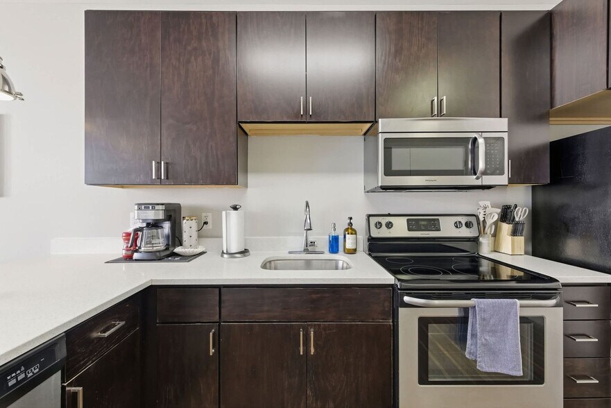 Building Photo - 421 E Market St