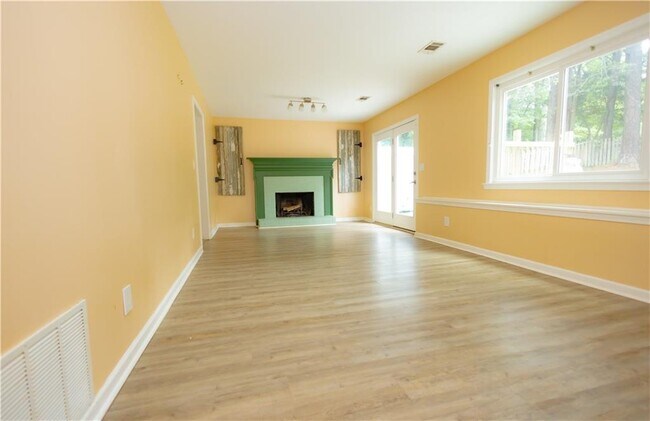 Building Photo - 3233 River Oak Pl