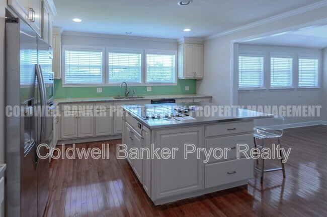Building Photo - 4890 College Dr E