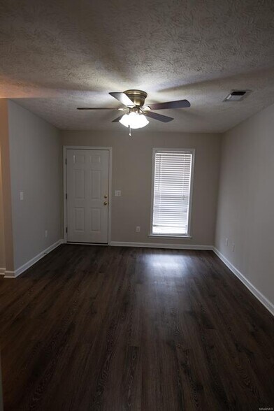Building Photo - 325 James Dr