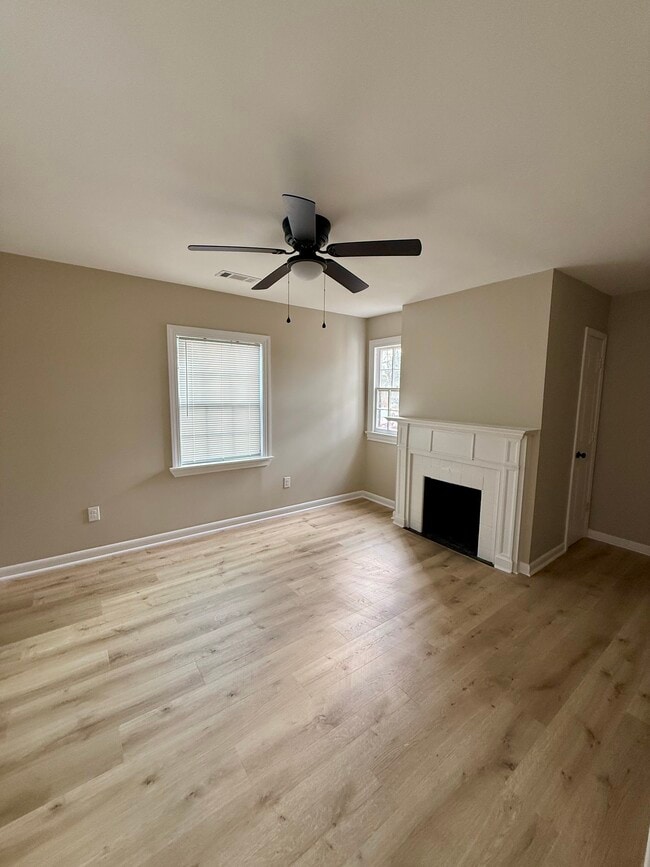 Building Photo - 135 King St