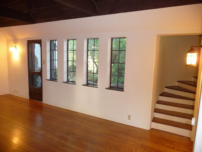 Building Photo - 2057 N Las Palmas Ave