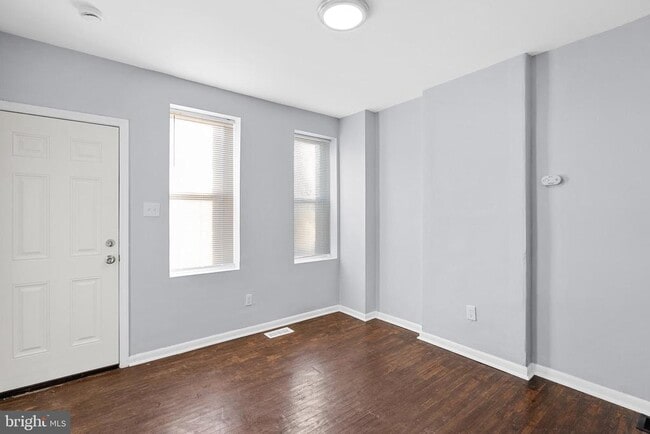 Building Photo - 707 Royden St