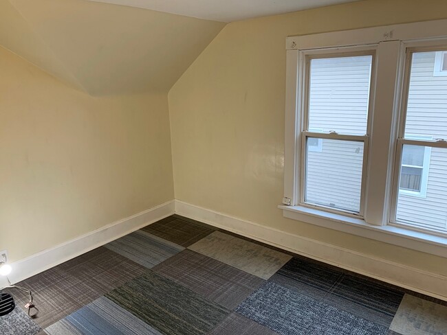 Building Photo - 745 E Benton St