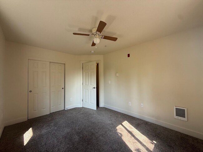 Building Photo - 683 SE 197th Ave