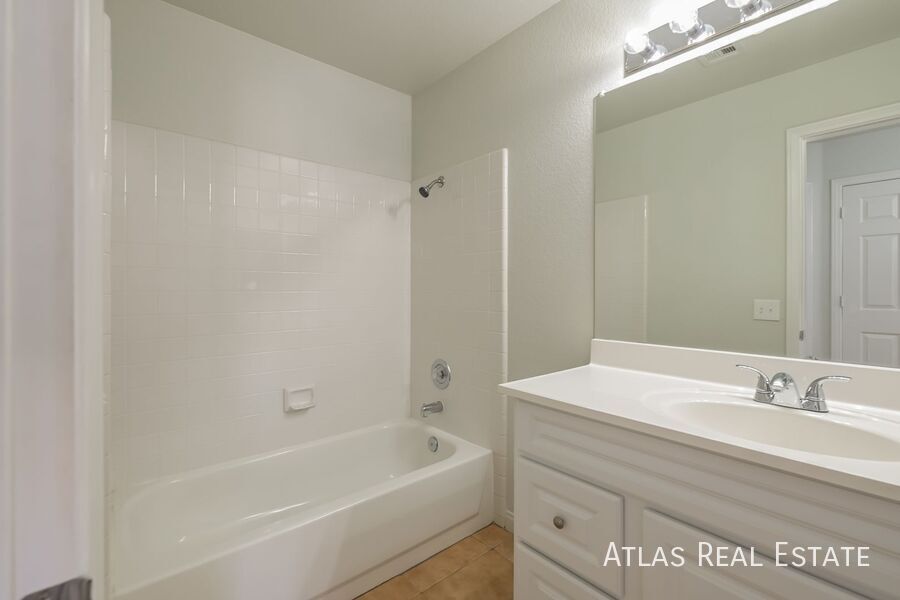 Building Photo - 8906 Chapman Point