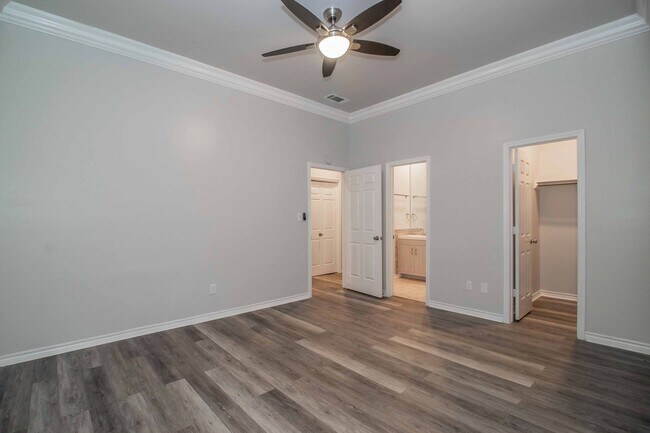 Building Photo - Recently Renovated 1-Bedroom Apartment in Prime Fort Worth Location