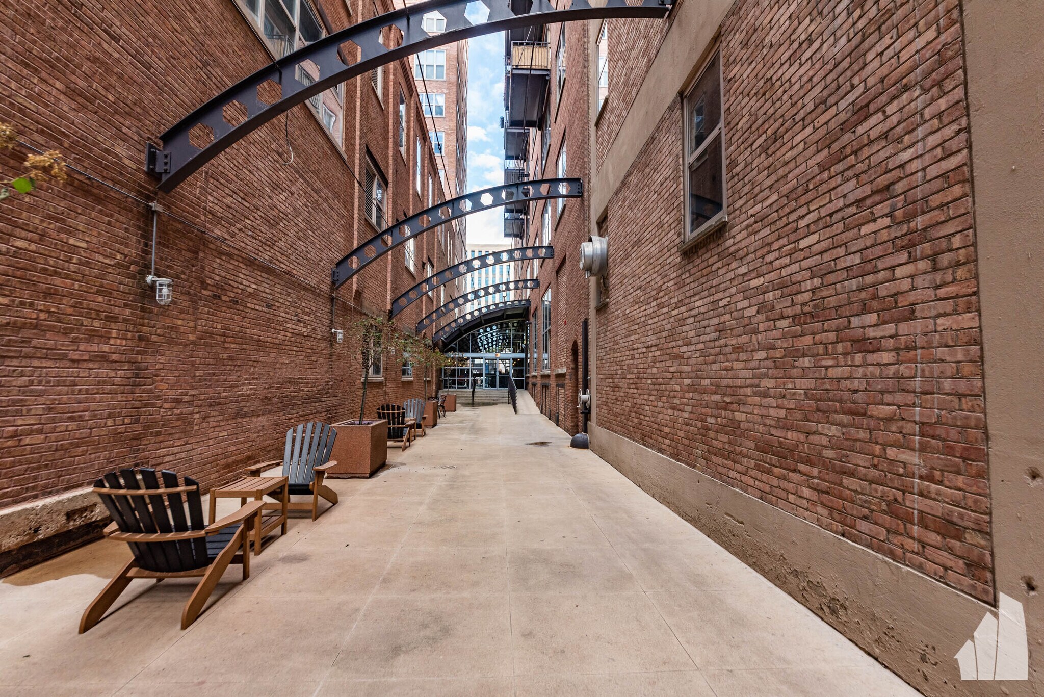Building Photo - 500 S Clinton St