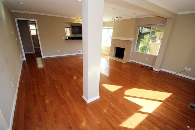 Building Photo - CHARMING 3 BED, 2 BATH SF HOME FOR RENT IN BOTHELL