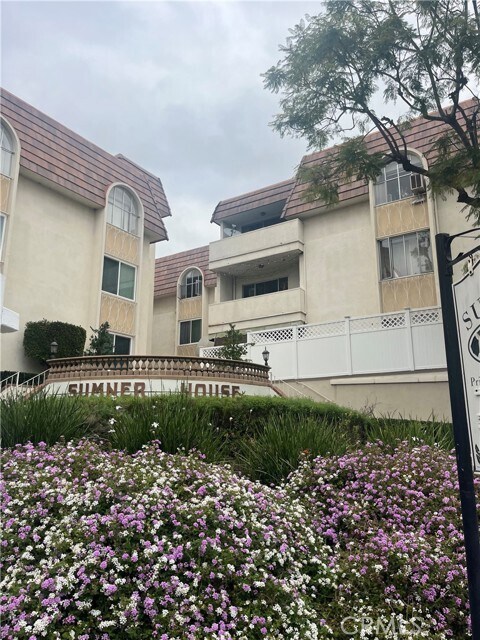 Building Photo - 5625 N Sumner Wy