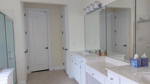 Building Photo - 5 bedroom in Jacksonville FL 32256