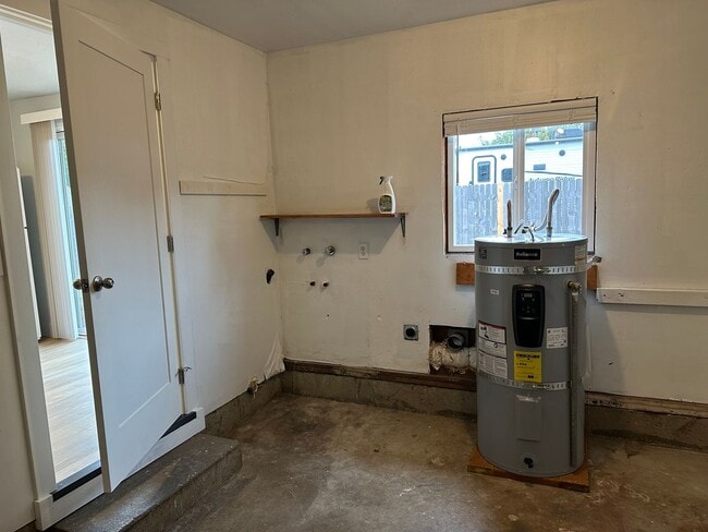 Building Photo - Beautifully updated 2 bed/1bath duplex in Thurston!