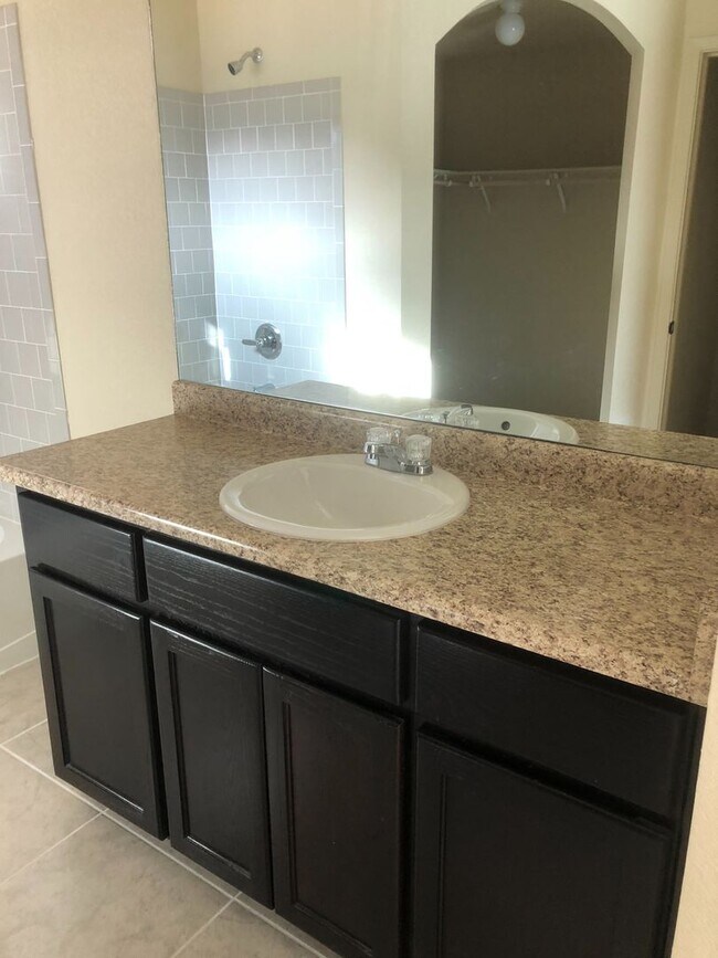 Building Photo - Beautiful Home in Saguaro!