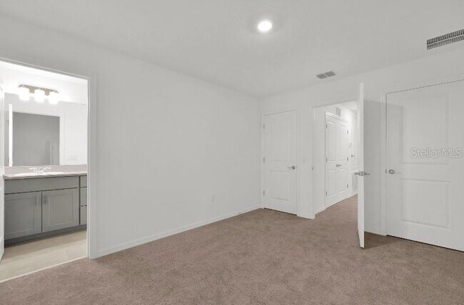 Building Photo - 2025 Viewfinder St