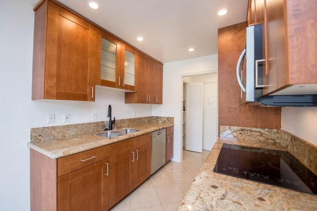 Building Photo - Remodeled Seal Beach Condo