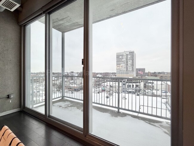 Building Photo - 2BR/2BA Skylofts Condo with Balcony & Garage Parking