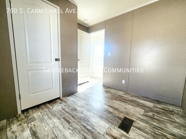 Building Photo - 700 S Carmichael Ave