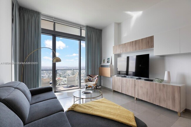 Building Photo - 88 SW 7th St