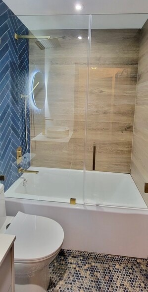 Building Photo - 6205 SE Circle St