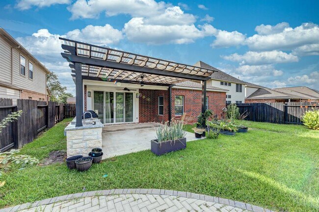 Building Photo - 25951 Ravenside Dr