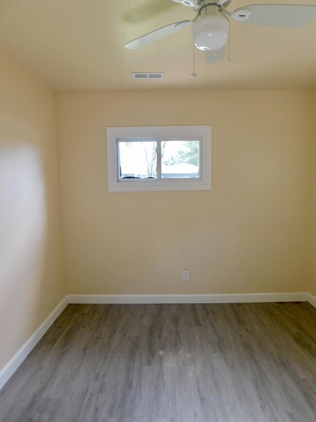 Building Photo - 1208 W 21st Ave