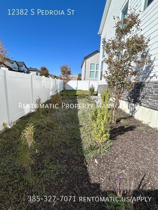 Building Photo - 12382 Pedroia St