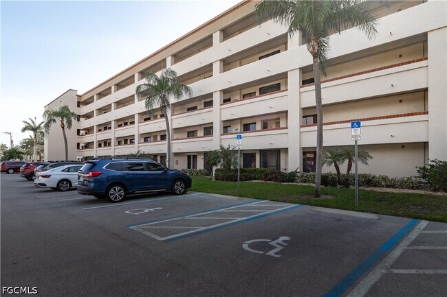 Building Photo - 7430 Lake Breeze Dr