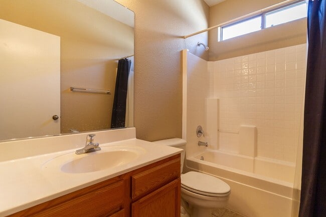 Building Photo - Live in Style and Convenience - 2BR/2BA wi...