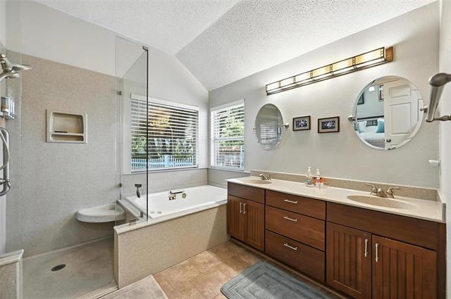 Building Photo - 3201 Oleander Ct