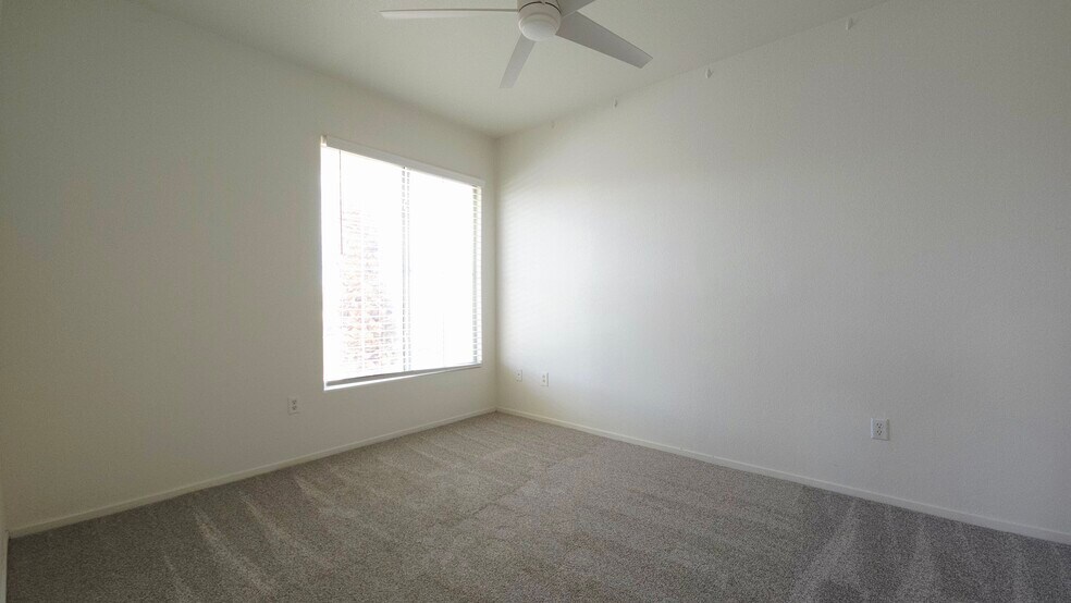 Building Photo - 7127 S Durango Dr