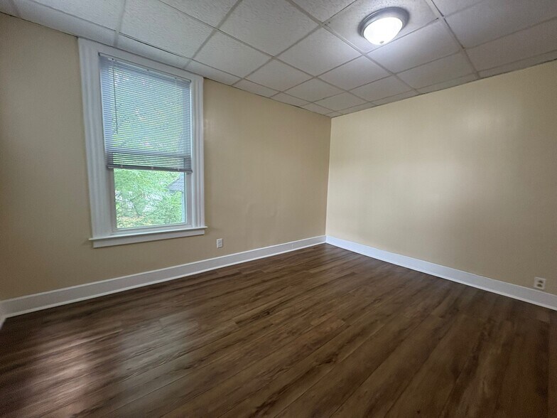 Building Photo - 1260 Whalley Ave