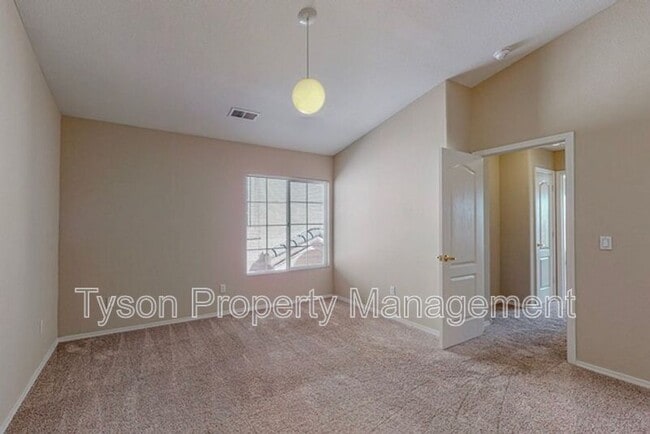 Building Photo - 10932 Hanalei Ave NE