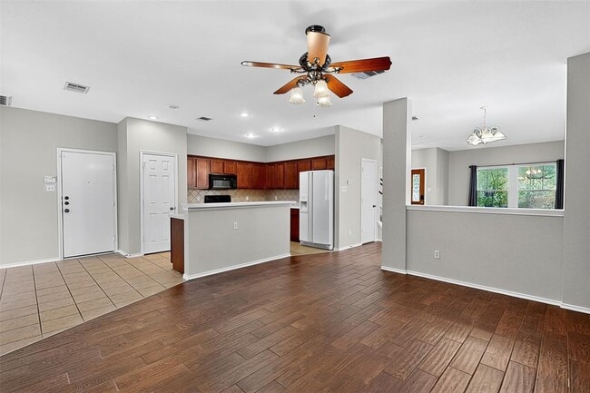 Building Photo - 319 Bandstand Ln