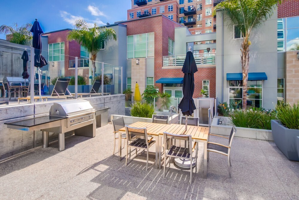 Building Photo - 800 The Mark Ln