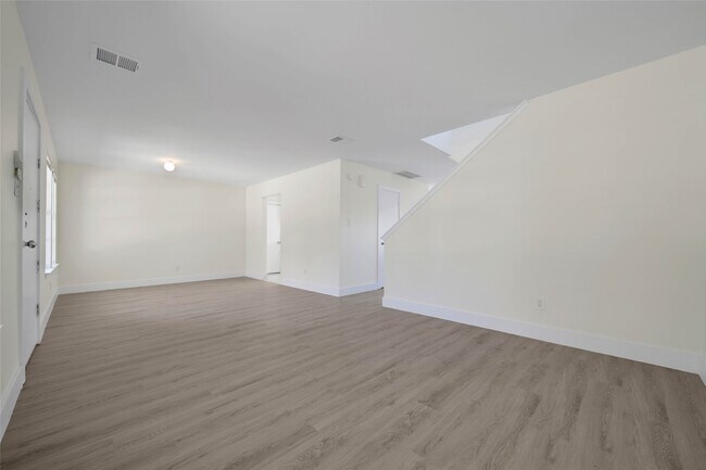 Building Photo - 5303 Bay Pines Dr