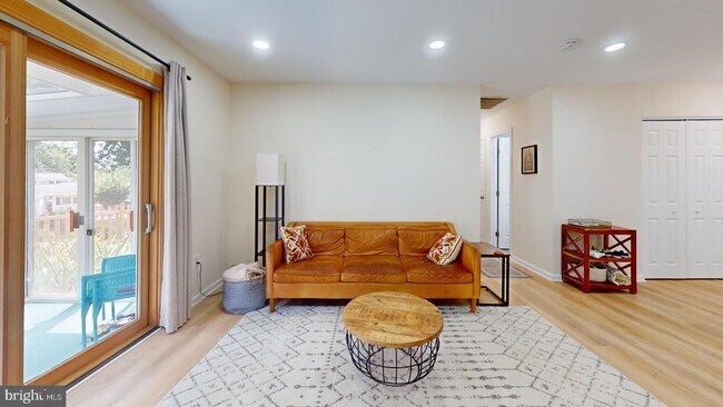 Building Photo - 5810 Helmsdale Ln