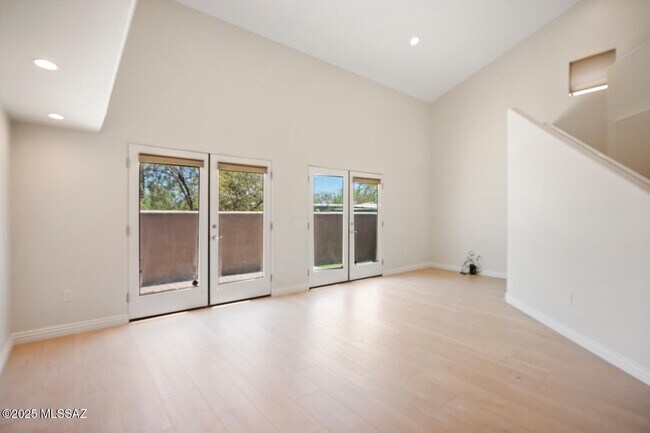 Building Photo - 3121 N Olsen Ave