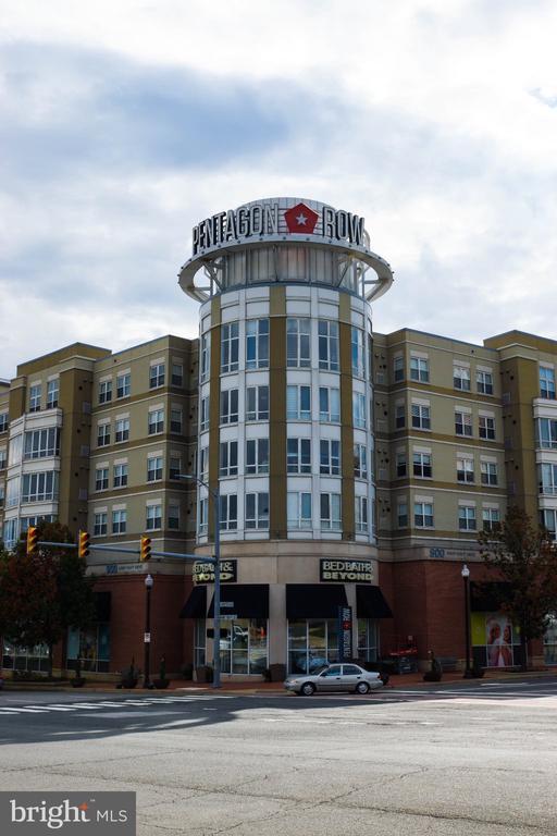 Building Photo - 1300 Army Navy Dr