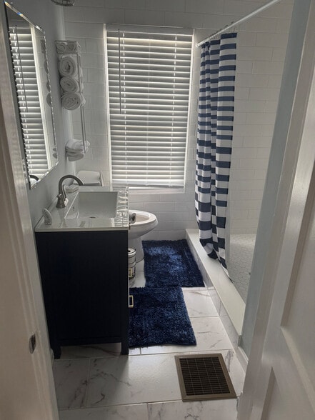 Building Photo - 1106 Central Ave