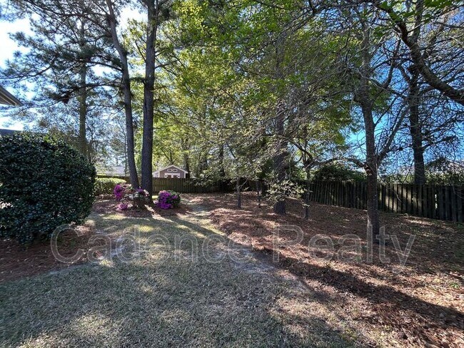 Building Photo - 814 Lambrook Dr