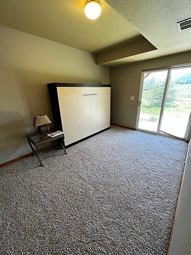 Building Photo - 592 Meadow Wood Cir