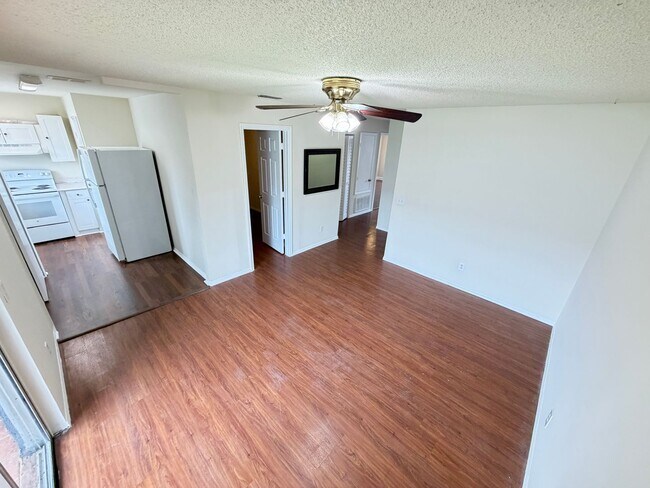 Building Photo - PRICE DROP! Orlando: 2BD/ 2BA - A Bright, Comfortable Home Designed for Everyday Living! WASHER &...