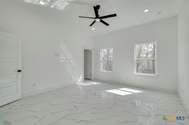 Building Photo - 121 Diamond Head Dr