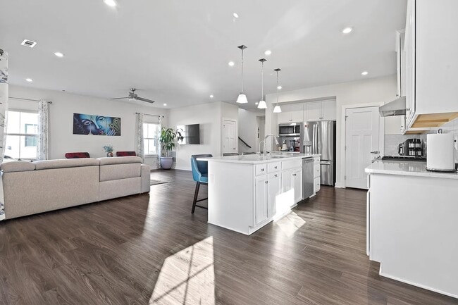 Building Photo - 194 Ashington Cir