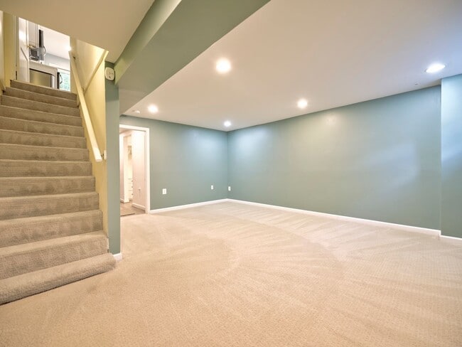 Building Photo - Charming and private 3BR, 2FB home located...