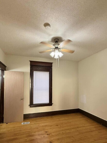 Building Photo - 585 Case Ave