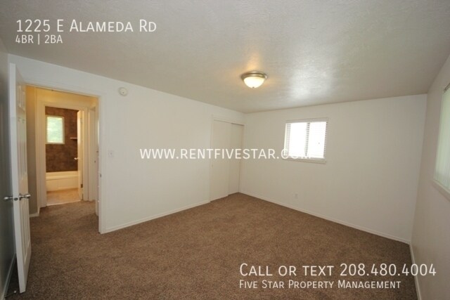 Building Photo - 1225 E Alameda Rd